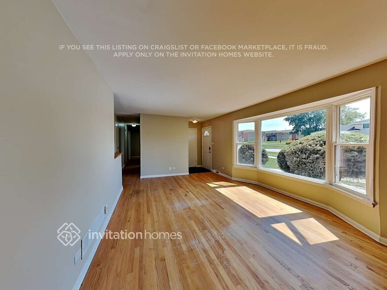 Building Photo - 7648 S Oconto Ave