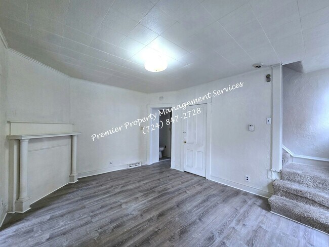 Building Photo - 125 N Chestnut St
