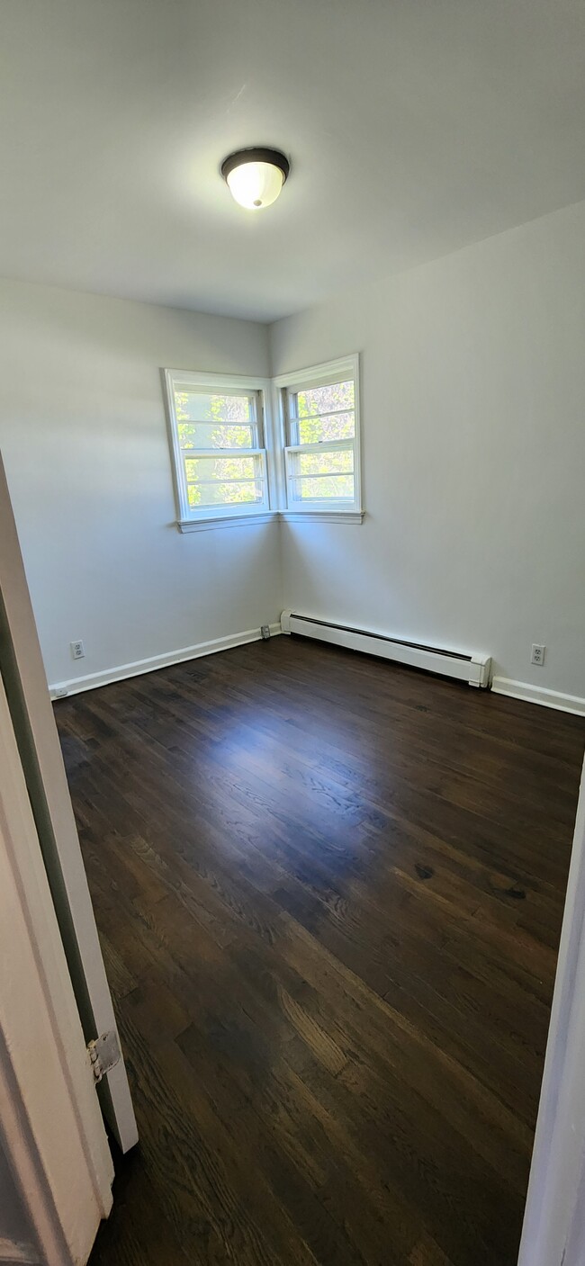 Bedroom 2 - 352 Chestnut Ave