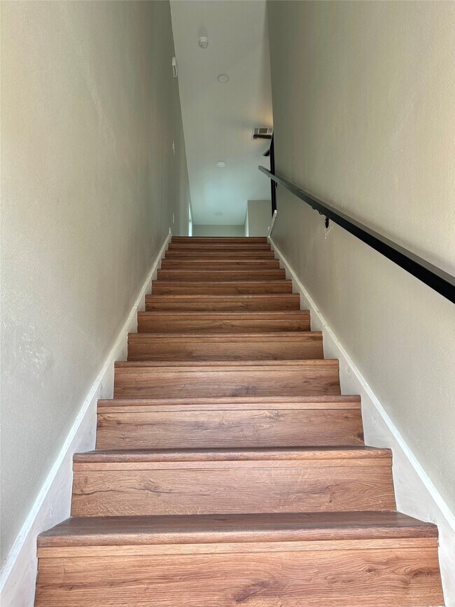 Building Photo - 8321 Coma St