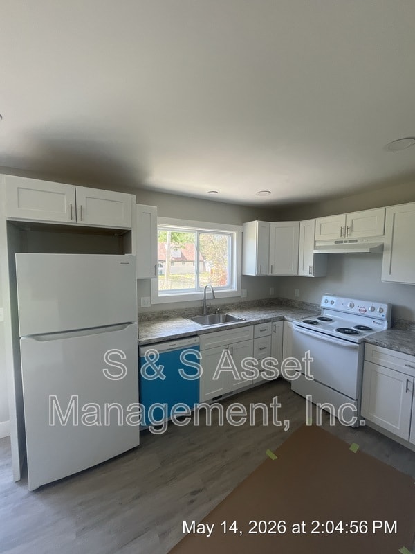 Building Photo - 4106 Stillwell Ave