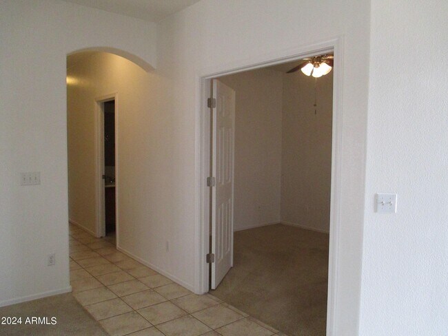 Building Photo - 2633 E Riviera Dr
