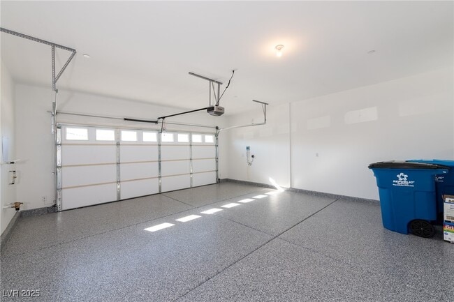 Building Photo - 480 Silverweed Ave