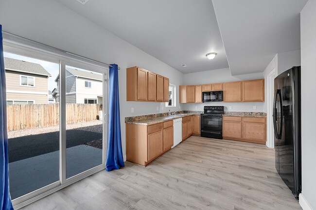 Building Photo - Lower maintance living, pet friendly in Fo...