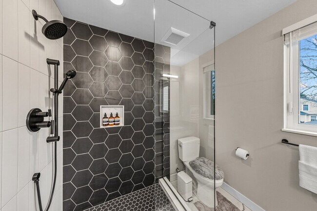 Building Photo - 305 18th Ave