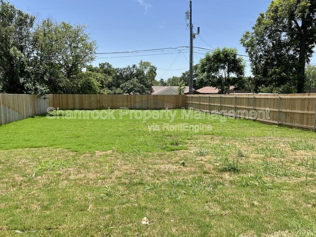 Building Photo - 3520 Homan Ave