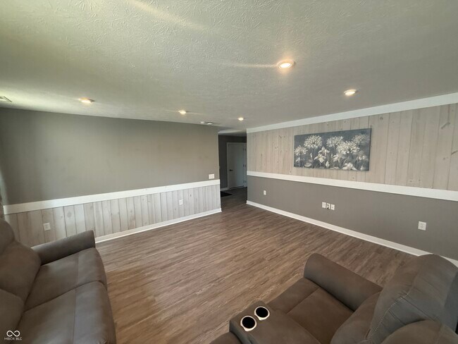 Building Photo - 2640 Stonebridge Dr