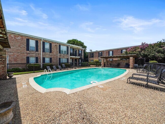 Building Photo - 6402 Del Monte Dr