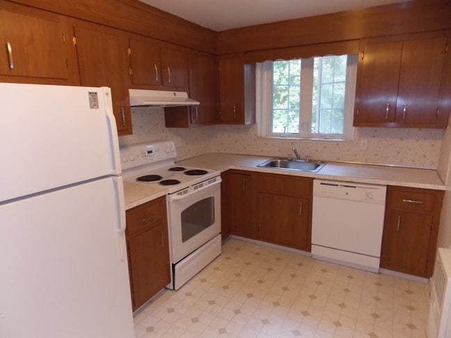 Building Photo - 20 Captain Parker Arms