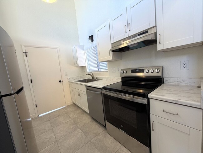 Building Photo - ROYAL KUNIA - 4 BDRM/2 BATH/ENCLOSED GARAGE