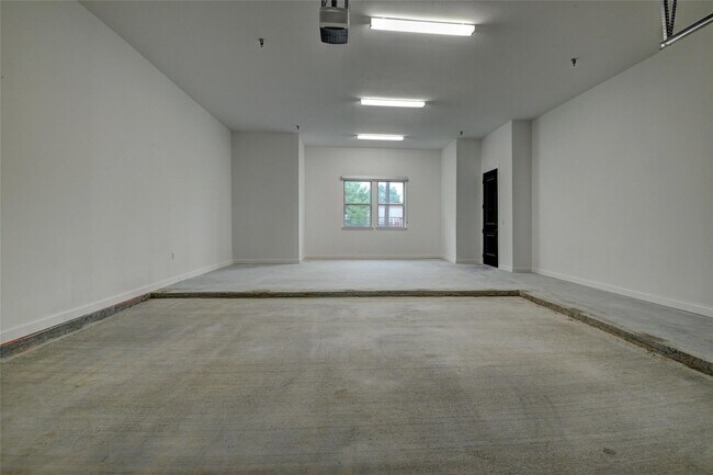 Building Photo - 6400 Washington St