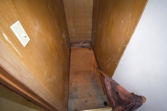 Building Photo - Two Bedroom Home with Carport, Laundry & more!