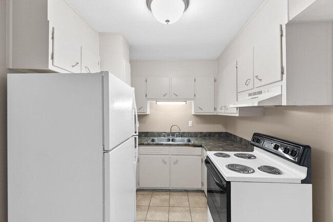 Interior Photo - Altamont Cliffs