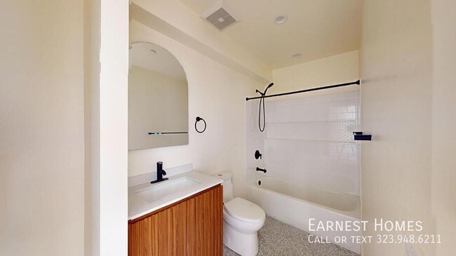 Building Photo - 6443 Satsuma Ave