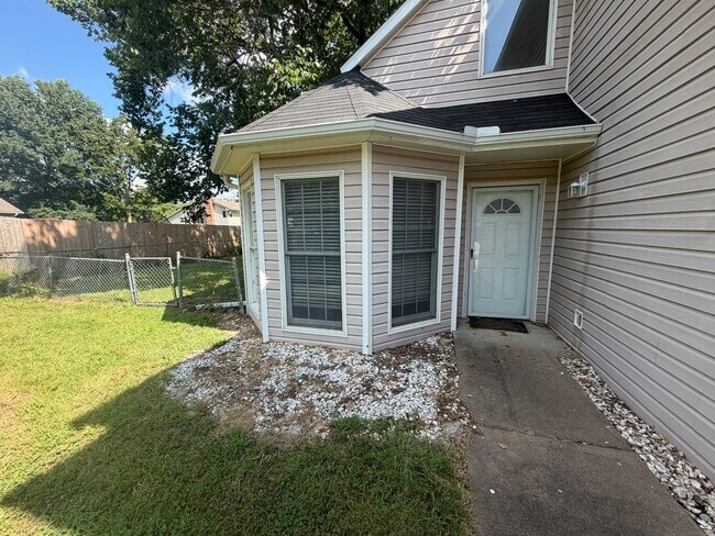 Building Photo - Unique 3BR/2.5BA Southwest Columbia Rental – Near Rock Bridge High!