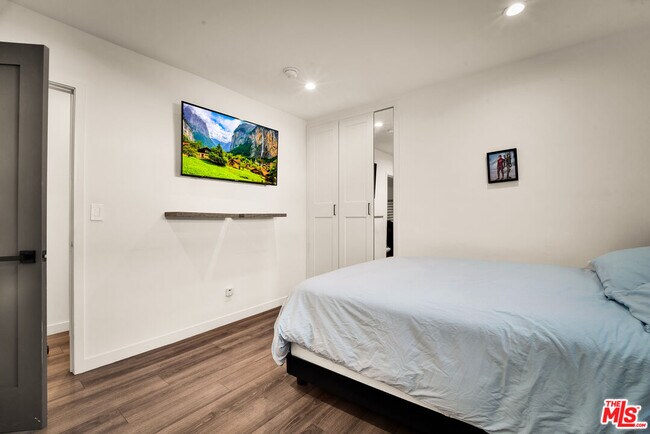 Building Photo - 12827 Sylvan St