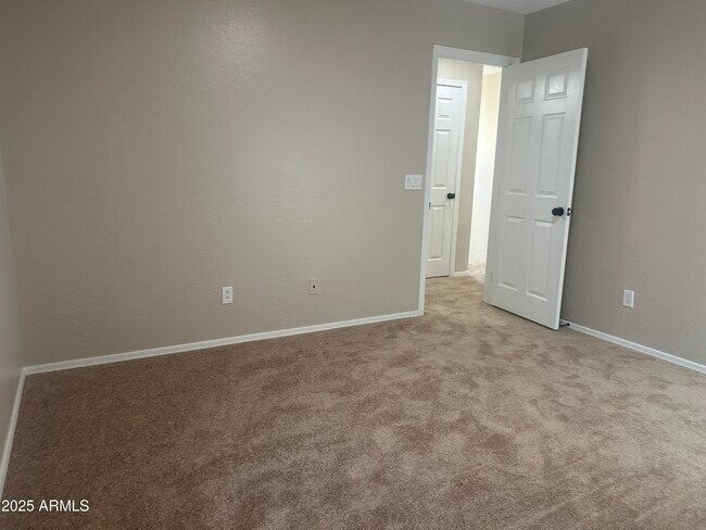 Building Photo - 7113 S 7th Ln