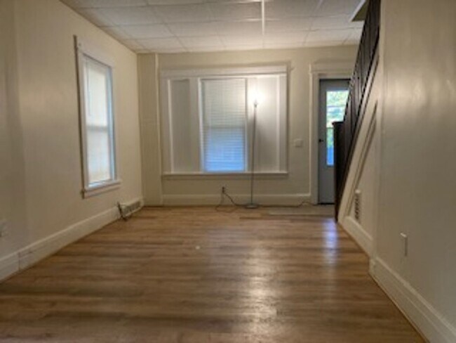 Building Photo - 86-88-88 Baycliff Dr