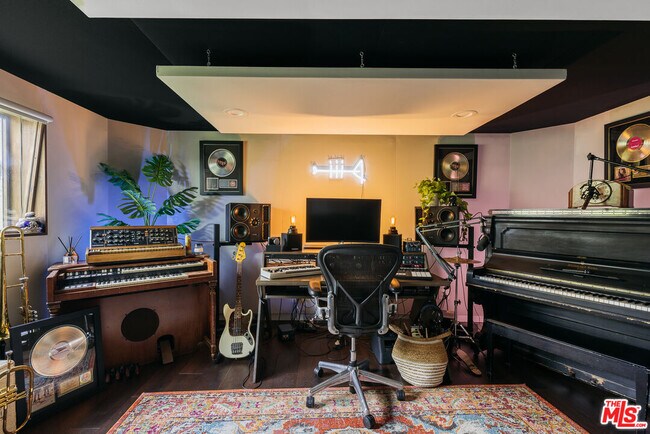 Building Photo - 11523 Albers St