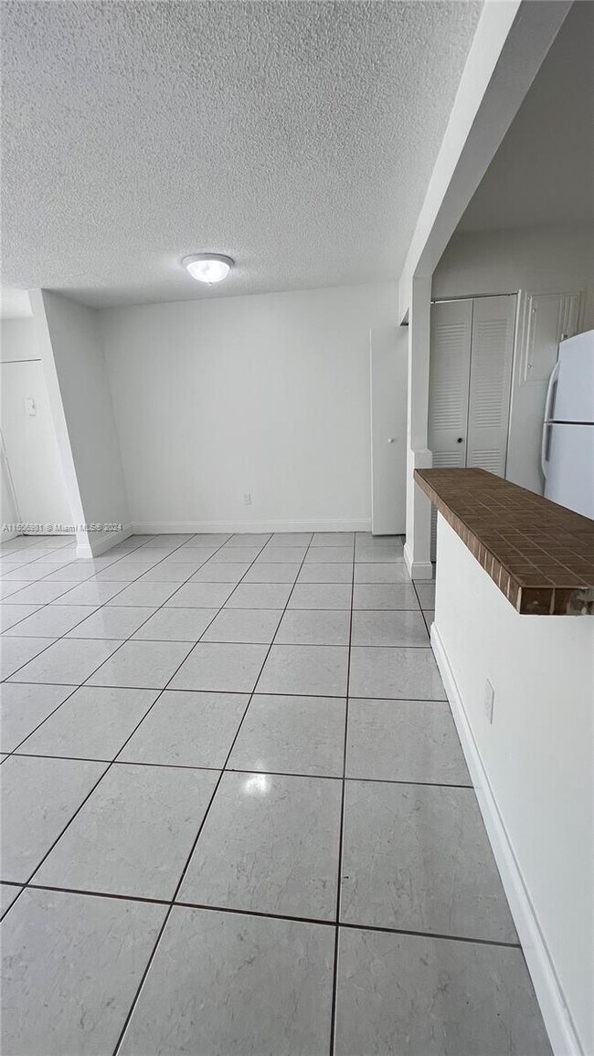 Building Photo - 4570 NW 79th Ave