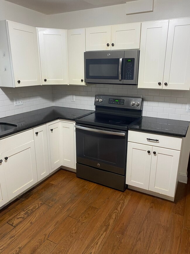 Building Photo - 2212 Westwood Dr