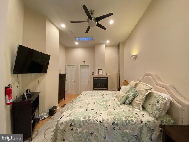 Building Photo - 19 T St NE