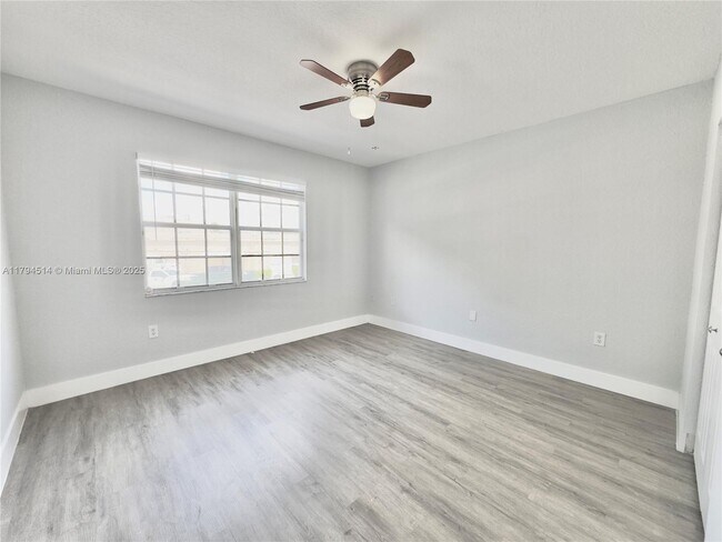 Building Photo - 704 Belmont Ln