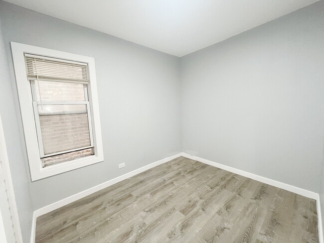 Building Photo - 522 W 31st St
