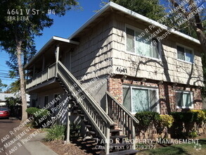 Building Photo - 1 Bedroom in Elmhurst