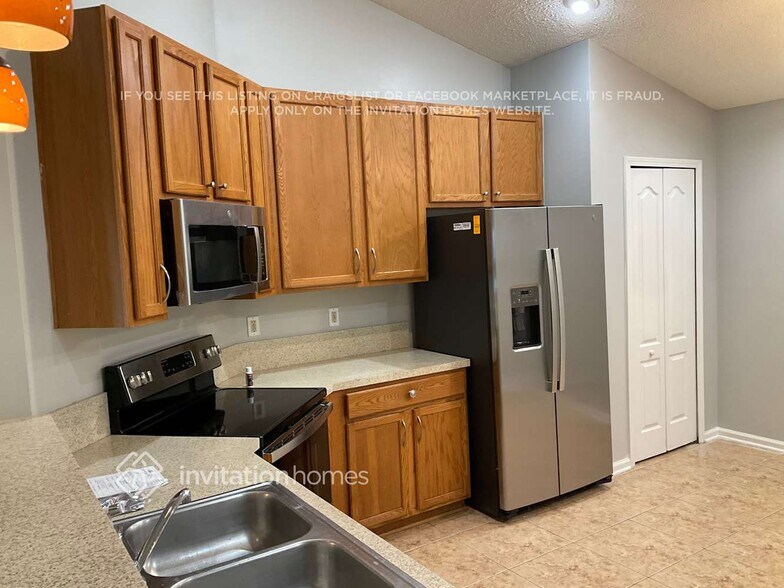 Building Photo - 14079 Crestwick Dr W