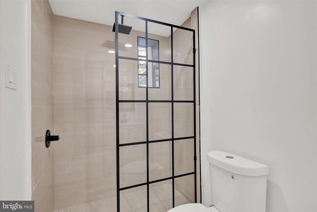 Building Photo - 2117 S Alden St