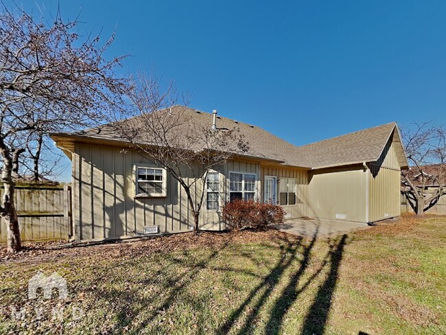 Building Photo - 5622 N 11th Ave