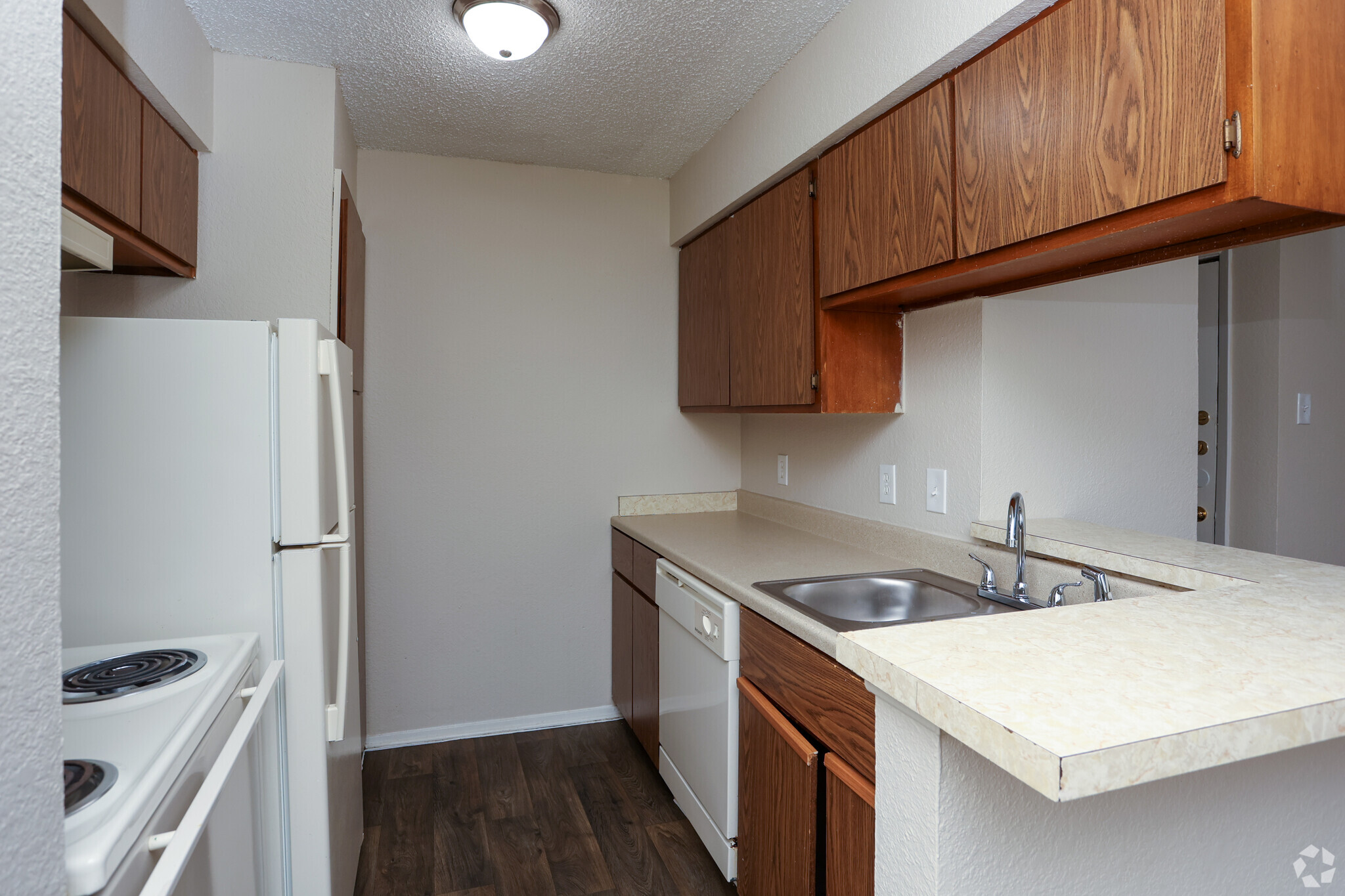 2BR, 1BA - 782SF - The Ridge Apartments