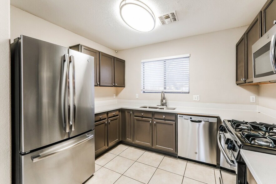 Building Photo - 16083 W Monroe St