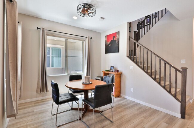 Building Photo - Gilbert Gated Community 3 bed/2.5 bath Con...