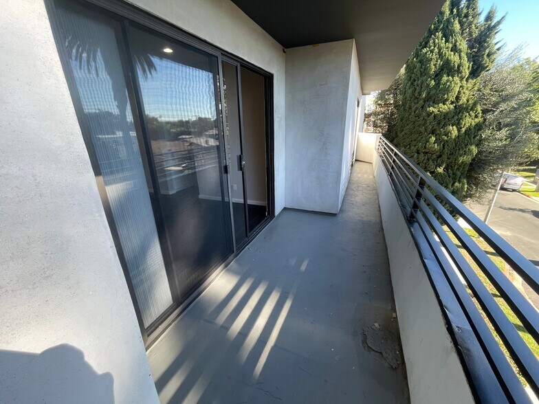 Building Photo - 7531 Hampton Ave