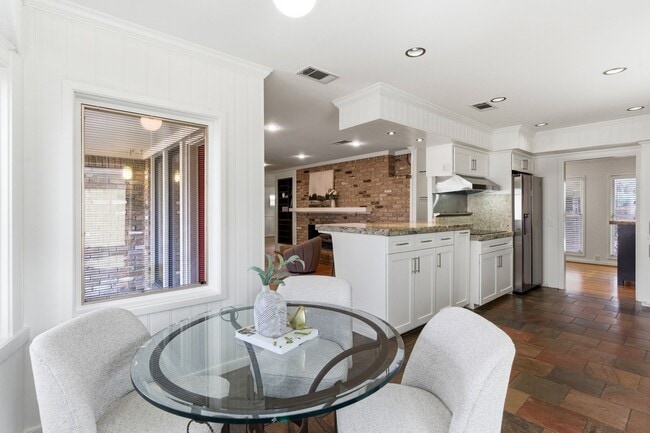 Building Photo - 531 Azaleadell Dr