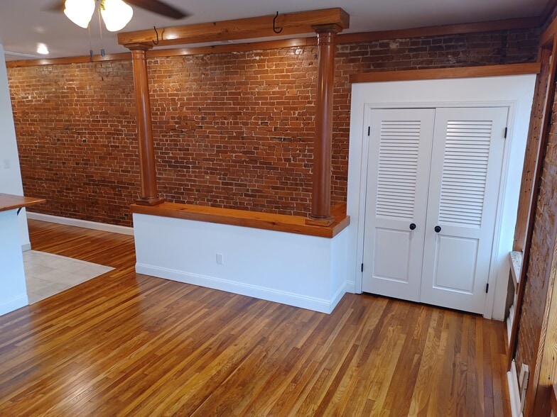 Building Photo - 4224 Chouteau Ave