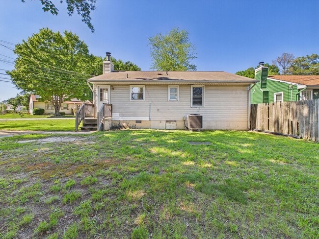 Building Photo - 835 Winnetka Ave