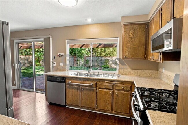 Building Photo - 21748 Grovepark Dr