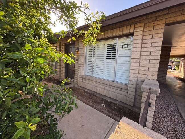 Building Photo - Beautiful Townhome in Tempe! Perfect Locat...