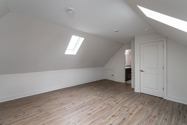 Building Photo - 468-470 E. 2nd Ave