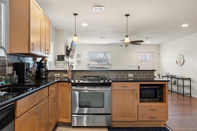 Building Photo - 3504 Speedway