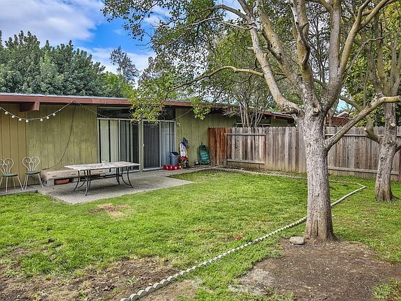 Building Photo - "Charming 3-Bedroom Home with Granite Touc...