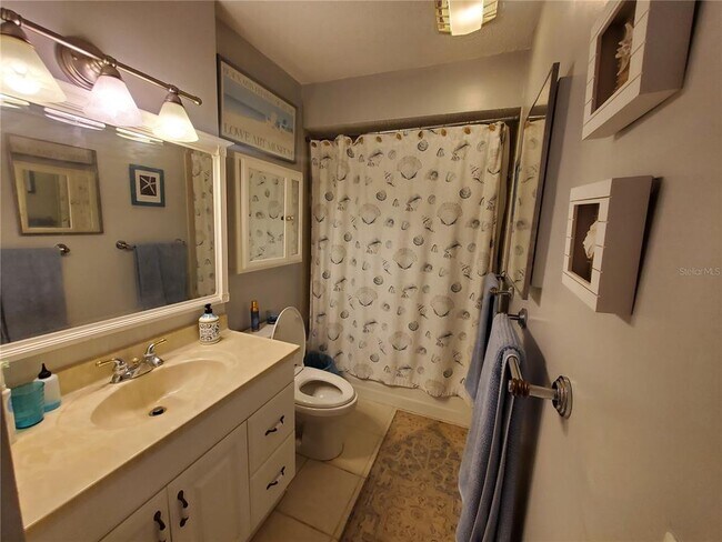 Building Photo - 1400 Arrowhead Cir W