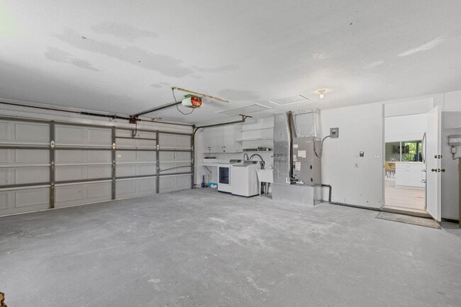 Building Photo - 460 Magellan Dr