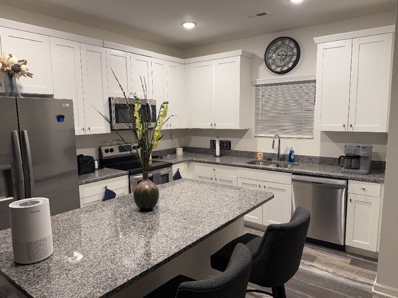 Building Photo - 533 Gantt St