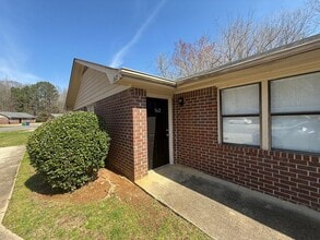 Building Photo - 162/164 Michele Dr