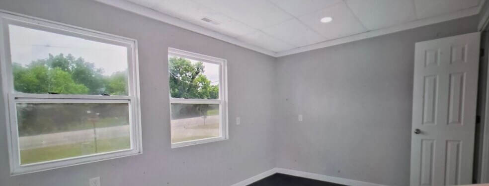 Building Photo - 1259 N Business 49