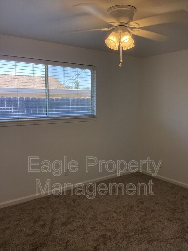 Building Photo - 1336 School St